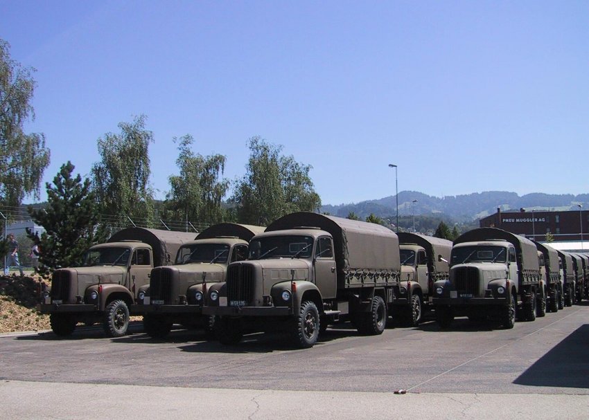 Saurer LKW 2 DM 4x4 133 PS am 2262003 in Hinwil