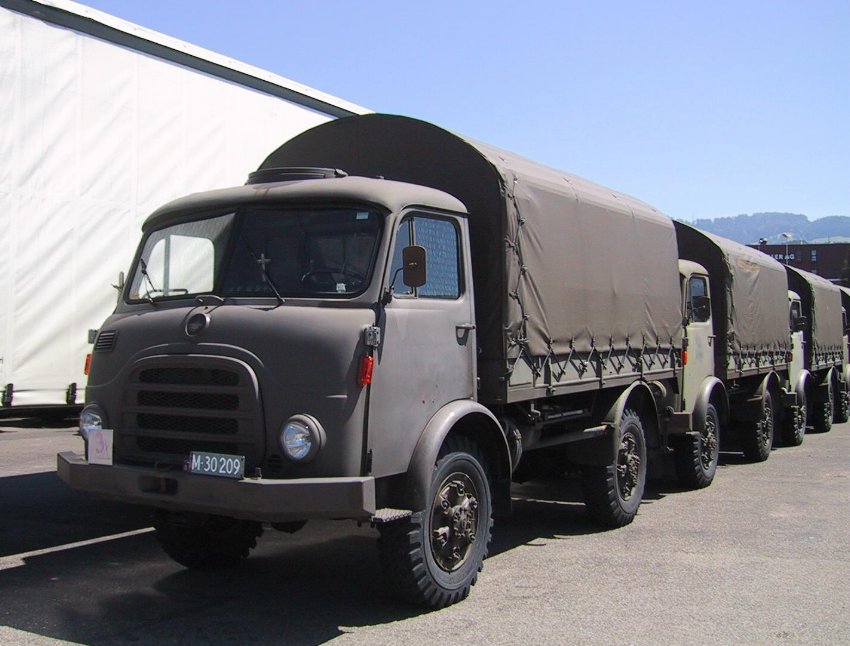 Saurer LKW 2 DM 4x4 133 PS am 2262003 in Hinwil